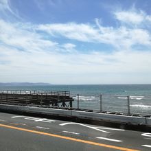車窓から鎌倉高校前の海