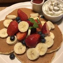 フルーツのパンケーキ