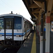 三江線の起点となる駅。駅前は何もない。