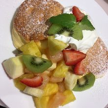 フレッシュフルーツパンケーキ