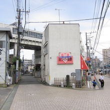 湘南モノレール湘南江の島付近