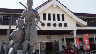 駅前にある白虎隊の像！