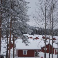 サンタ村のスノーマンワールドから見たホリデイビレッジ。