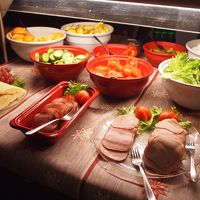 朝食ブッフェの一部。サラミが、とても美味しかったです♪