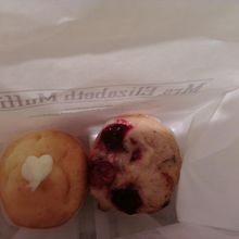  レモンチーズクリーム、クランベリー、いずれもひとつ１６０円