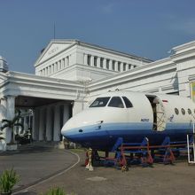 トランスジャカルタの駅前です。