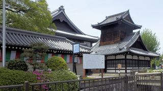 時を告げ太鼓が存在する楼閣風の建造物