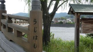 橋から上流の眺めはすばらしい