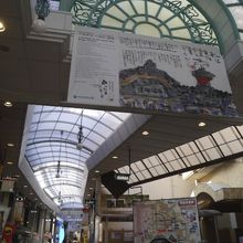 こんなかんじの通りがつづく。