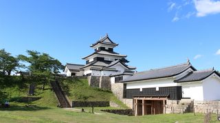 震災の傷跡が残っていました。