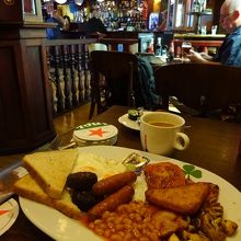 フル英ブレックファストと珈琲（or紅茶）のセット１５ユーロ