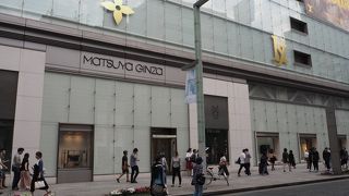 ルイヴィトンの壁