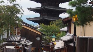 聖徳太子が建立したと伝えられています。