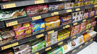 お土産のお菓子を探すにはお勧め。でも、コーヒーは…／Cocoスーパーマーケット