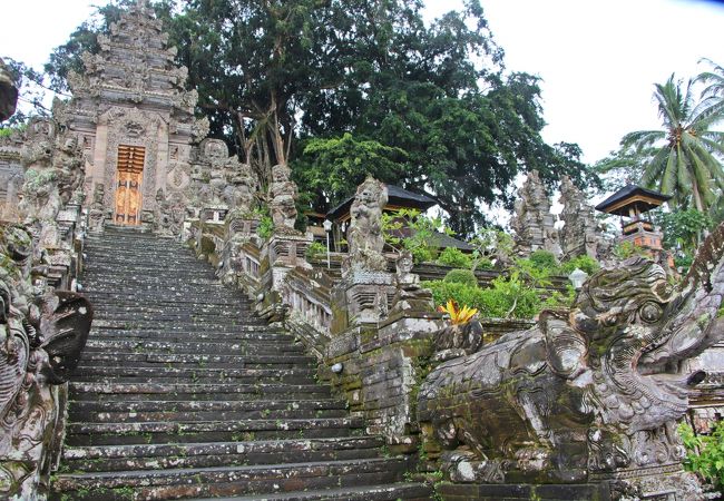 観光地化されていない昔の美しさを残すヒンドゥー寺院