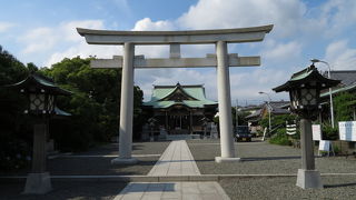 昭和53年に遷宮した、清潔感あふれる神社