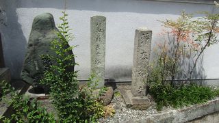 口縄坂の近くにあります