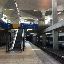 RER降車後に各ターミナルへシャトル使用