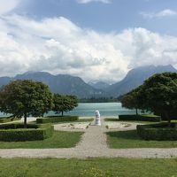 ホステルから自転車で10分ノイシュバンシュタイン城が見える湖