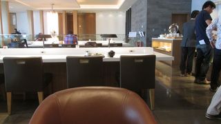 朝の成田空港国際線 JALサクララウンジ