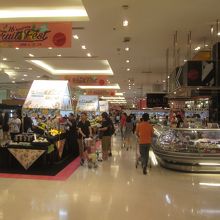 グルメマーケット (パラゴン)