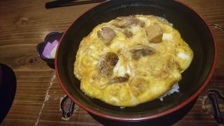 名古屋コーチンとの手羽先食べ比べ