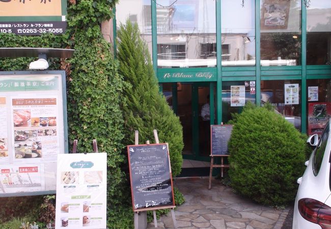 ランチタイムにフランス料理を