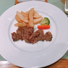牛ロースステーキ食べ放題で２５００円