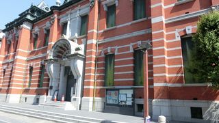 煉瓦造りだが、最近の建物