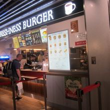 成田空港第3ターミナルのフードコートにあります