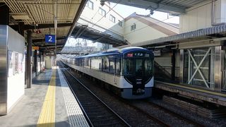 京都の鴨川沿いへは京阪が便利