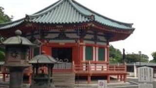 こじんまりときれいなお堂です