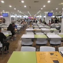 フードコート（プラチナムファッションモール）