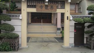 山門があり短いながらも参道があったので寺院らしくて良かったです