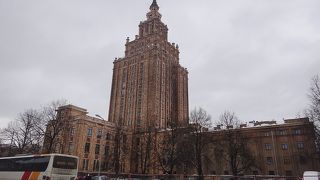 スターリン様式が目を引く科学アカデミー