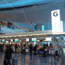 チェックインカウンター。