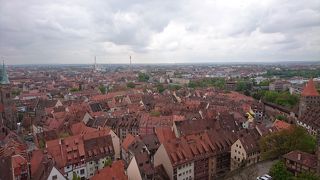 街並みを一望！夜はライトアップもあり！