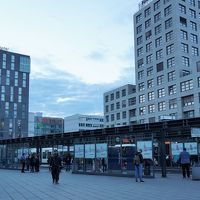 左奥の建物がインターシティ