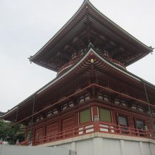 成田山新勝寺の平和大塔 中に入ることもできます