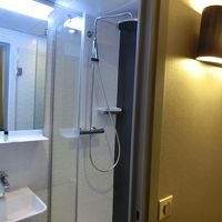 シャワーは手持ちと固定の２つがついている