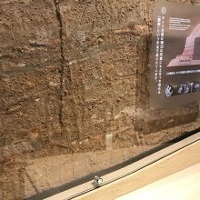 四神の館展示・古墳の土壁