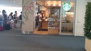 搭乗ゲート はじっこのスタバ