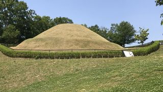 高松塚壁画館から更に歩きますが、近くで見れます