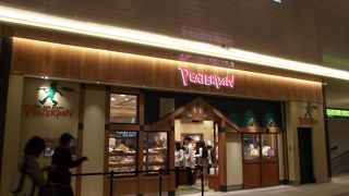 電車の乗換時などに買えるので便利になった と喜んでいます