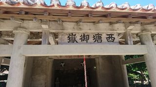 竹富島の中心にある神社
