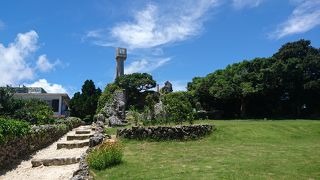 なごみの塔の周りの公園