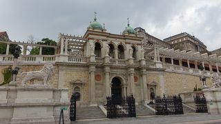 王宮にはライオンの像が多くありました。