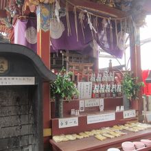 油揚げのお供えが多くありました