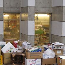 ユーグレナモール中央通り公設市場前