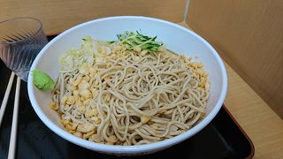 椅子が多い立ち食いそば